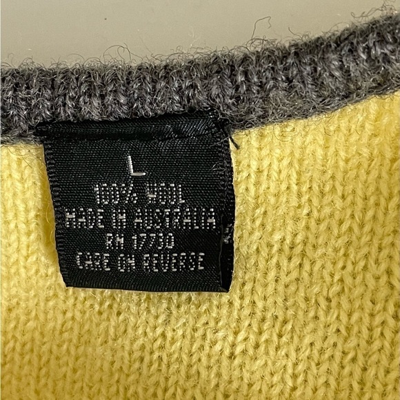 Bridgetown Collection sz lg sweater 100% wool yellow with gray accent trim - Picture 13 of 14